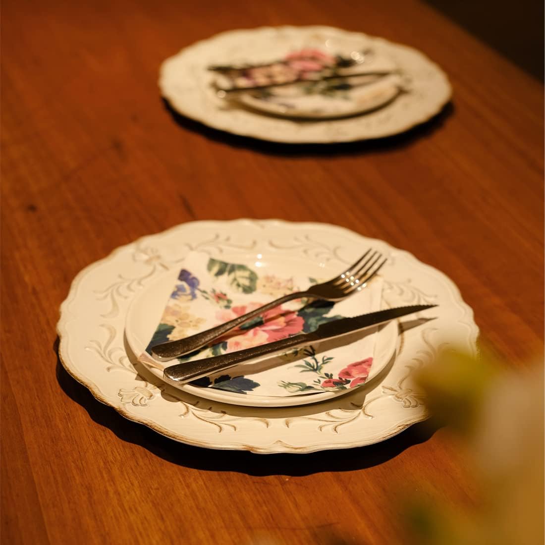 Six 13-inch white embossed plastic charger plates for elegant wedding and party decor. - Image 3