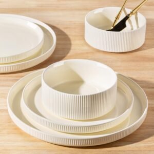 12-Piece Porcelain Dinnerware Set Lightweight Scratch Resistant Plates Bowls Microwave